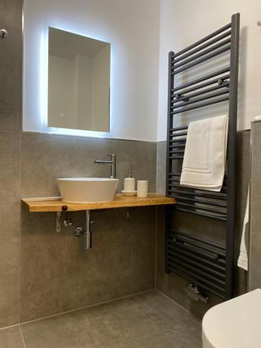 a bathroom with a sink and a mirror at City Apartments Hannover in Hannover