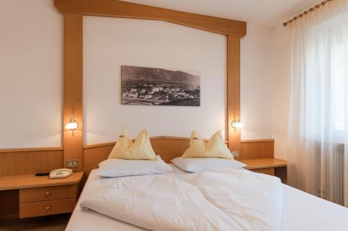 Ένα ή περισσότερα κρεβάτια σε δωμάτιο στο Pension Weingarten