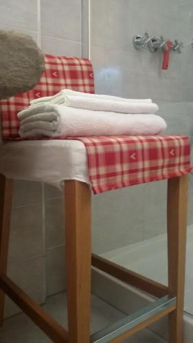 a pile of towels on a table in a bathroom at Catif Ladrù in Cerveno