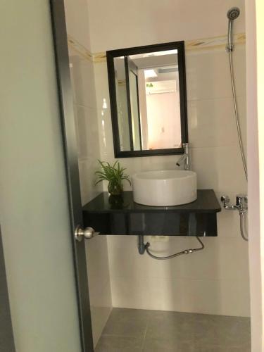 a bathroom with a sink and a mirror at Hai Dang Homestay in Hoi An