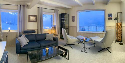 Ruang duduk di The Red Fjordhouse