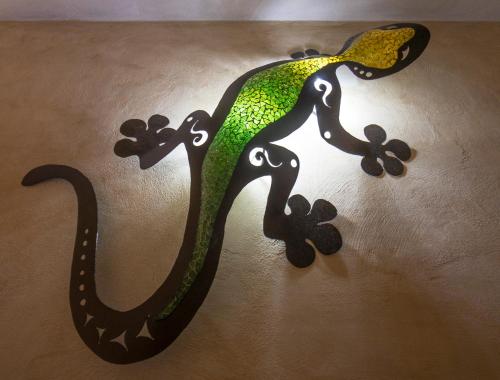 a green bird on top of a cake at Flor de Cera in Tepoztlán