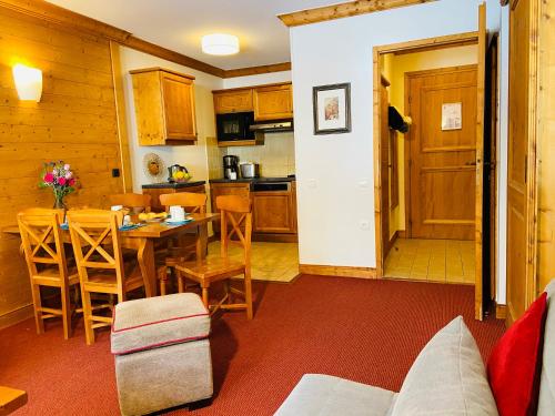 Η κουζίνα ή μικρή κουζίνα στο ALPS les ARCS 1950 Prince des Cimes, ski-in out,swimming pool, sauna, shoes dryer