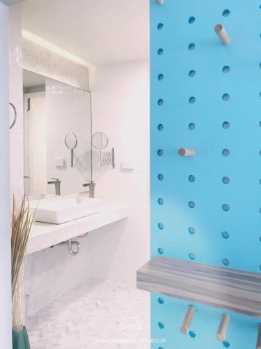 a bathroom with a sink and a mirror at Stay in Style at Nimman R918 in Chiang Mai