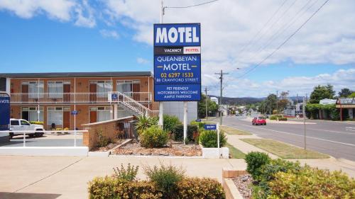 a motel sign on the side of a street at Queanbeyan Motel in Queanbeyan