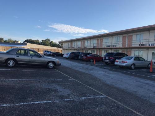 Tyler Inn & Suites – Photos 4