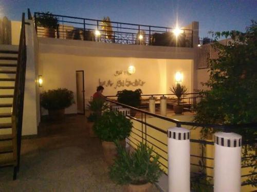 Riad Tchinaにあるバルコニーまたはテラス