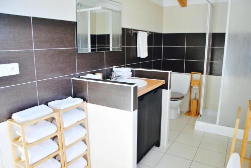 Dapur atau dapur kecil di Résidence de Luxe 4 étoiles à Pietralba, 4 logements piscine chauffée BALAGNE