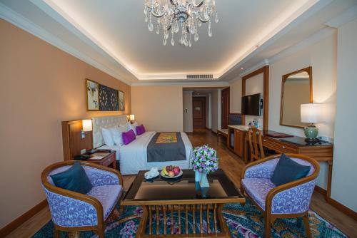 Area soggiorno di The Empress Premier Chiang Mai