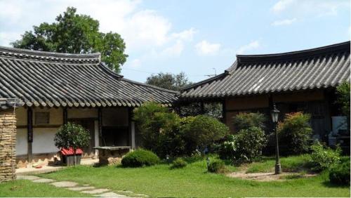 Gallery image of Goseong Choi Pilgan`s Old House in Goseong