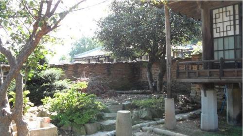 Jardín al aire libre en Goseong Choi Pilgan`s Old House