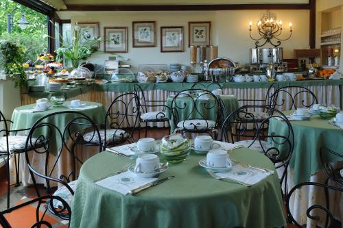 En restaurang eller annat matställe på Hotel Farnese