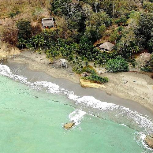 an aerial view of a beach with the ocean at Hosteria Cumilinche in Same