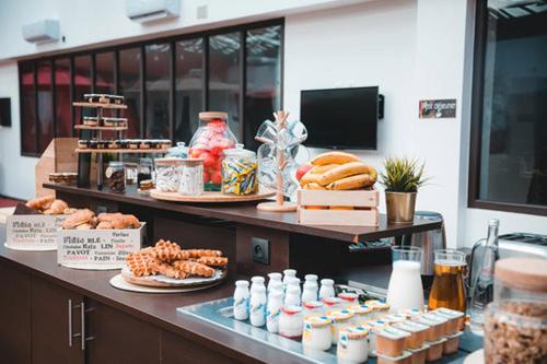 a buffet with food and drinks on a table at Zenia Hotel & Spa in Cambrai