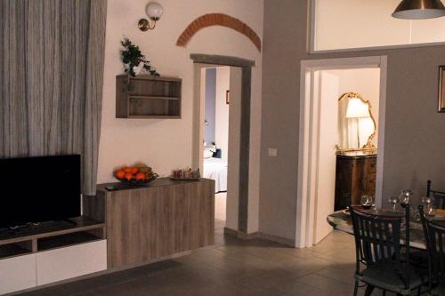 LG House with balcony near Ponte Vecchio