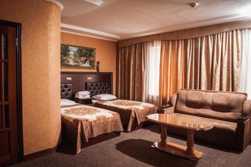 Llit o llits en una habitació de Stariy Rostov Hotel