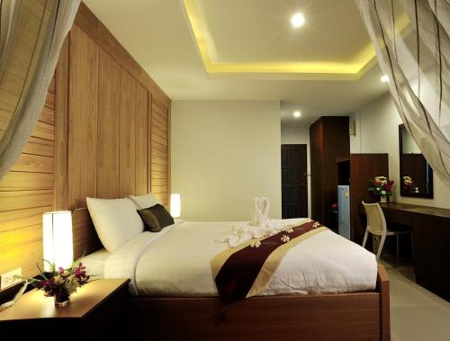 En eller flere senger på et rom på Suppamitr Villa Hotel