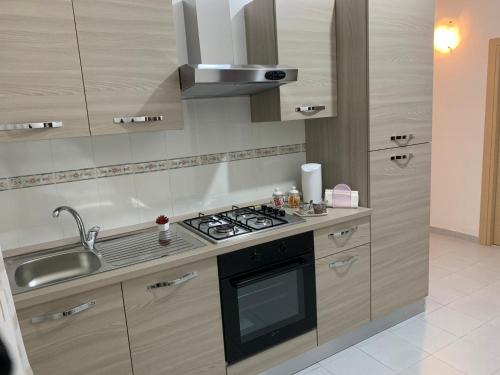 Una cocina o cocineta en Le tre orchidee