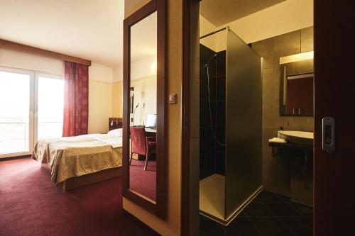 Ένα ή περισσότερα κρεβάτια σε δωμάτιο στο Hotel Vila Emei
