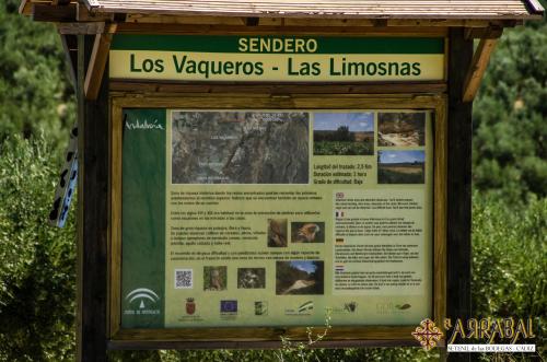 a sign for the los vagos las linnesas at Casa Cueva El Arrabal in Setenil