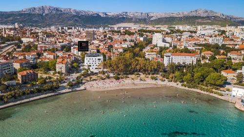 Luxury apartment Monvi near Bačvice beach and old town