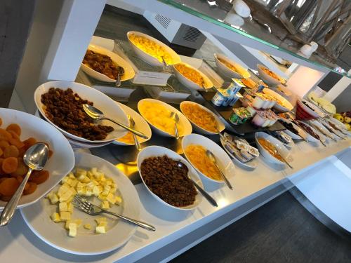 Makanan di atau berdekatan hotel