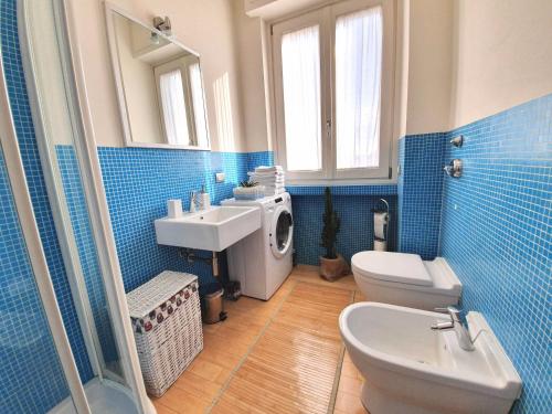 A bathroom at Corso Vercelli Apartment