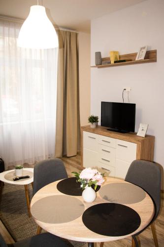 Μια τηλεόραση ή/και κέντρο ψυχαγωγίας στο Loli Apartman