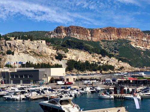 Photo de la galerie de l'établissement T2 VUE IMPRENABLE SUR CASSIS, à Cassis