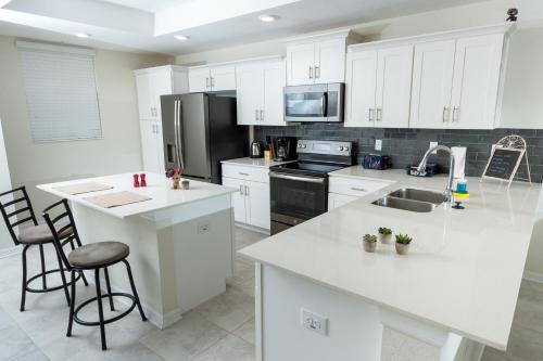 H - New 2 Bedroom Condo - 5 Miles to Disney - Free Water Park photo 75