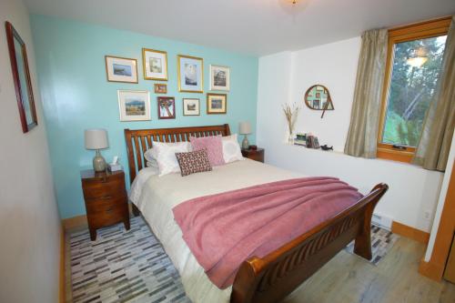 a bedroom with a bed and a window at Mossy Hill Suite in Salt Spring Island