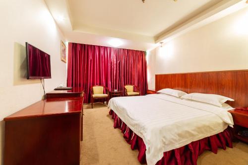 Televisyen dan/atau pusat hiburan di Guangzhou Junshan Hotel - Shuttle bus for Canton Fair