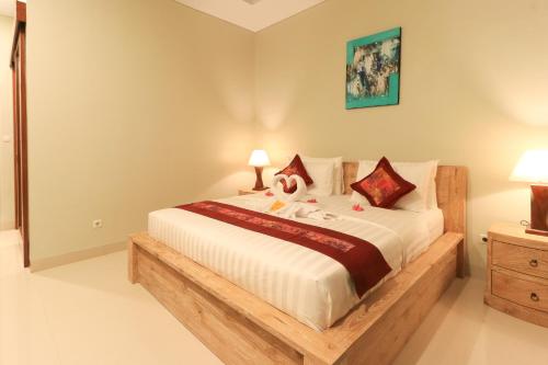 a bedroom with a large bed in a room at Linda Villa 2 in Sanur