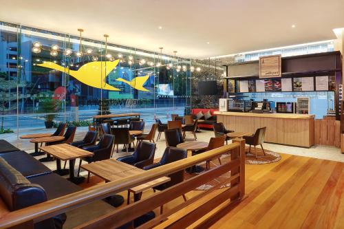 a restaurant with chairs and tables and a bar at ibis Kuala Lumpur City Centre in Kuala Lumpur