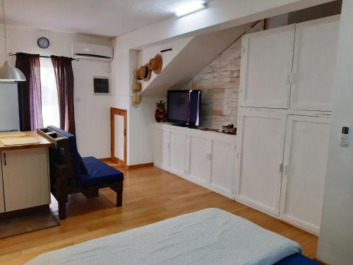 TV a/nebo společenská místnost v ubytování Sannyasa Wellness and Spa