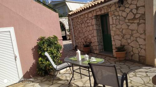 Patio nebo venkovní prostory v ubytování Sofias cottage Razata Argostoli