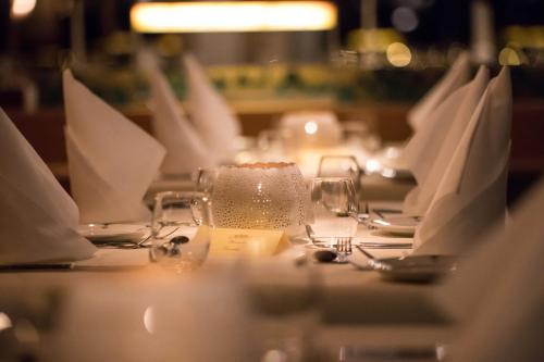 Hotel Alexandra Loenにあるレストランまたは飲食店