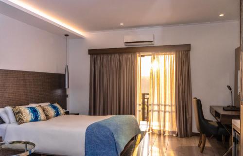 Malawi Sun Hotel & Conference Centreにあるベッド