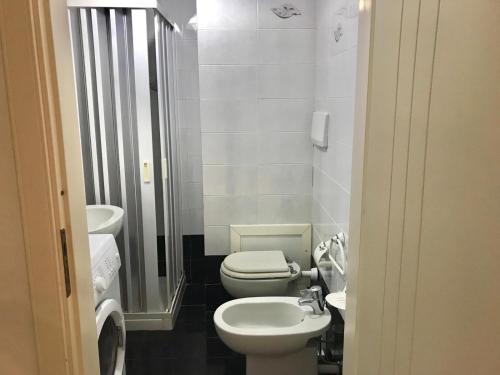 a small bathroom with a toilet and a sink at Trilocale Lalla sul mare in Gallipoli