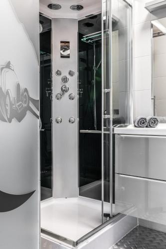 a shower with a glass door in a bathroom at Apartamenty Tatra Race in Zakopane