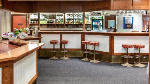 Ο χώρος του lounge ή του μπαρ στο Hotel Kajaani