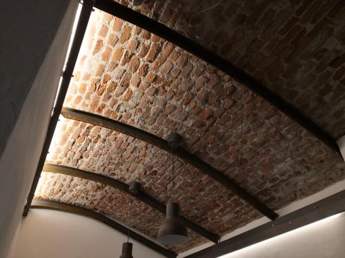 a brick ceiling with lights hanging from it at DOMUSCUNEO Barra di Ferro 3 bianco in Cuneo