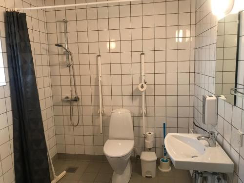 A bathroom at Det Gamle Apothek