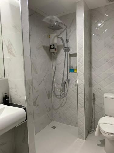 Orasa hotelにあるバスルーム