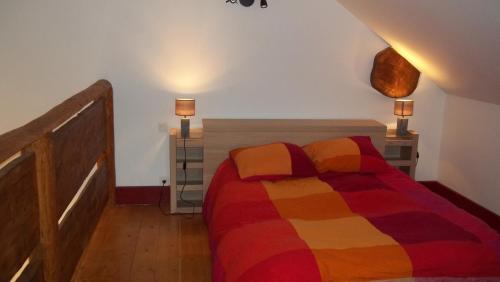 Ένα ή περισσότερα κρεβάτια σε δωμάτιο στο Gite Du Colombier