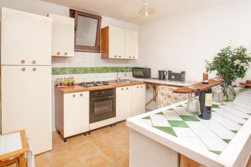 Dapur atau dapur kecil di Relax tra terra e mare