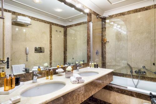 a bathroom with a sink, mirror, and bathtub at Atlantis Bay - VRetreats in Taormina