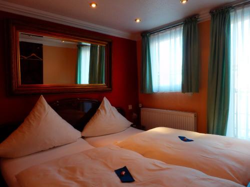 Un ou plusieurs lits dans un hébergement de l'établissement Hotelschiff Perle Bremen