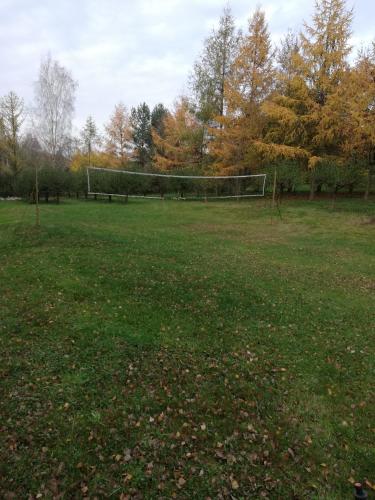 a field with a net in the middle of a park at Pod Sową in Drawsko Pomorskie