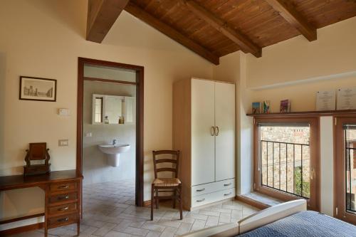a bedroom with a bathroom with a sink and a mirror at Agriturismo Ca' del Ciuco in Vezzano sul Crostolo
